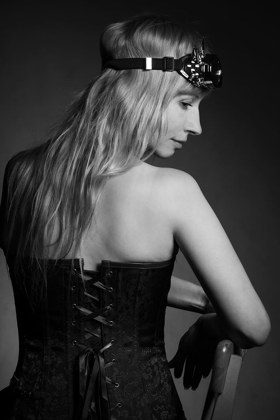 portrait, spin, photo of the back, corset, lacing, shoulders, skin, hands, half a turn, profile