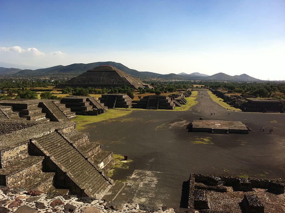 피라미드 둘러싸인 나무, 테오 티우 아칸, 멕시코, 아즈텍, 피라미드, 태양의 피라미드, 하늘, 역사, 산, 자연
