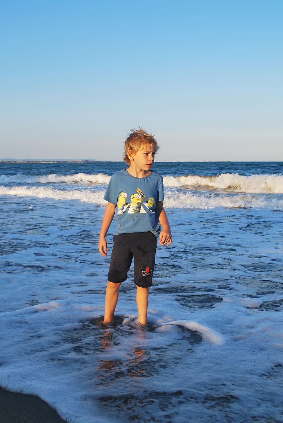 мальчик, море, прогулки, стоя, наблюдая, песок, синий, красивый, молодой, Ребенок