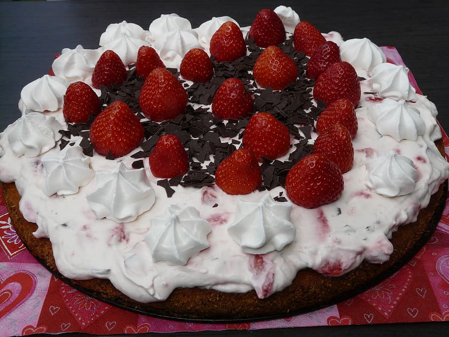 white, coated, icing cake, strawberry toppings, cake, strawberry pie, strawberries, strawberry cake, cream, sweet