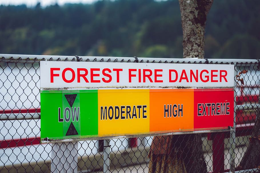 advertencia de incendio, nota de peligro, letrero, peligro de incendio, incendios forestales, océano, bajo, moderado, alto, extremo