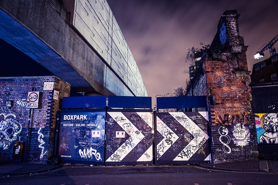 boxpark, ночной выстрел, Shoreditch, лондон, городской, граффити, уличное искусство, ночь, с подсветкой, на открытом воздухе