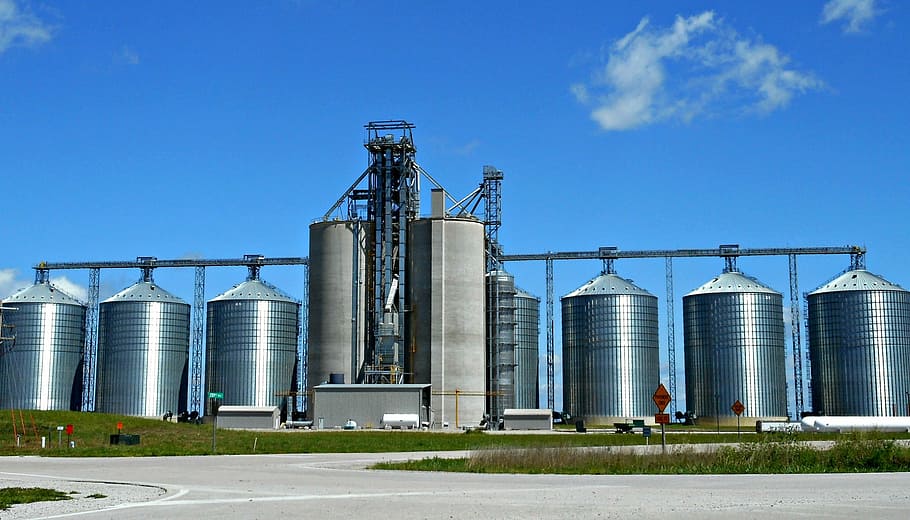 tanque de armazenamento de metal redondo, silos, grãos, armazenamento, indústria, céu, arquitetura, silo, azul, fábrica