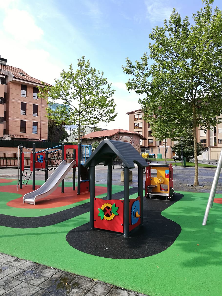 recreation space, lawn, street, sidewalk, built structure, architecture, building exterior, playground, plant, tree