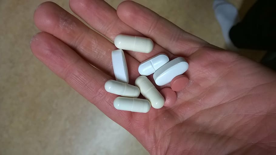 putih, kapsul, tangan, pil, tablet, obat, farmasi, zat gizi, suplemen makanan, tangan manusia