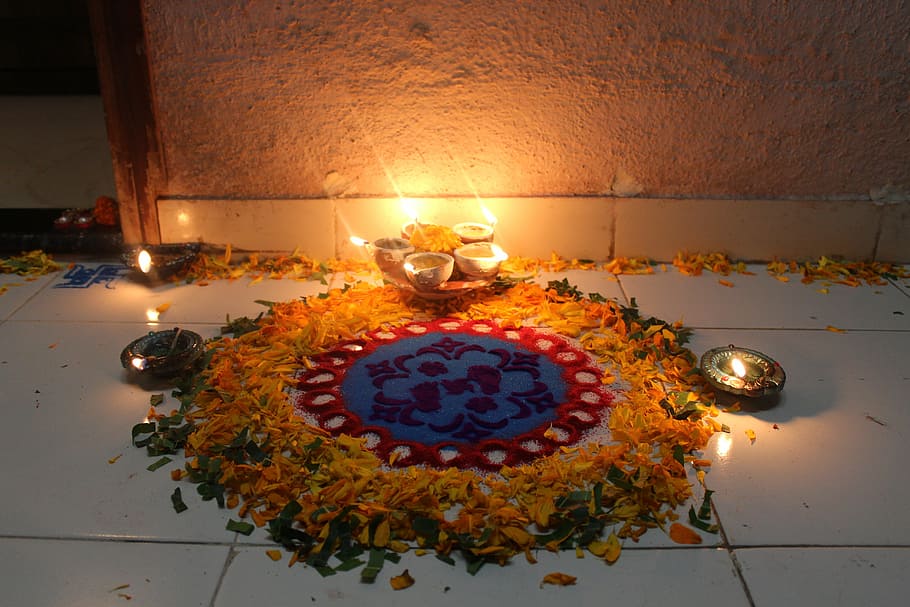 velas acesas, diwali, rangoli, tradição, indiano, índia, festival, hinduísmo, hindu, religião