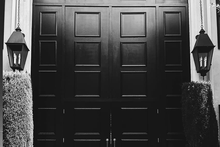 foto em escala de cinza, fechado, portas, cinza, escala, preto, de madeira, porta, entrada, lanternas