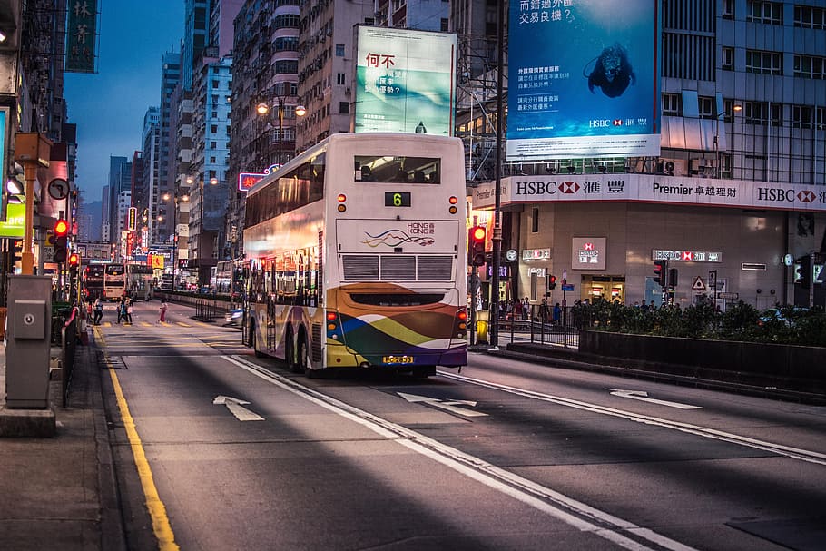 Hong Kong, fotografía de la calle, vista nocturna, autobús, transporte, iluminado, transporte público, ciudad, exterior del edificio, arquitectura