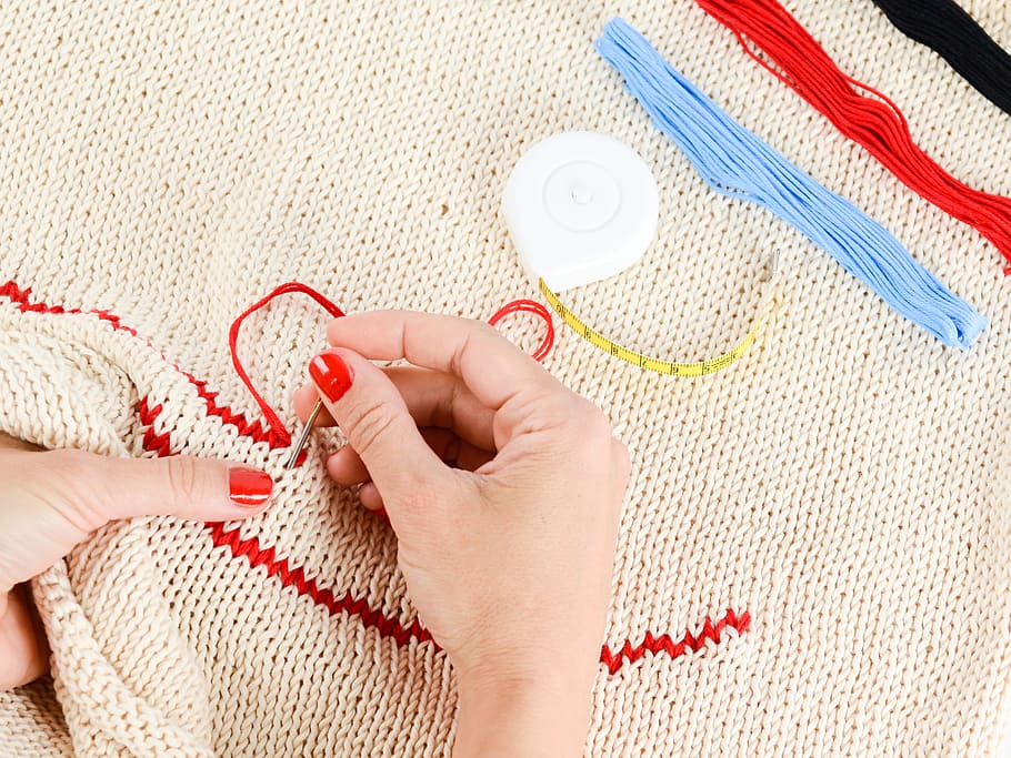 person, holding, crochet, hook stitching, hands, enamel, red, color, lana, embroidery