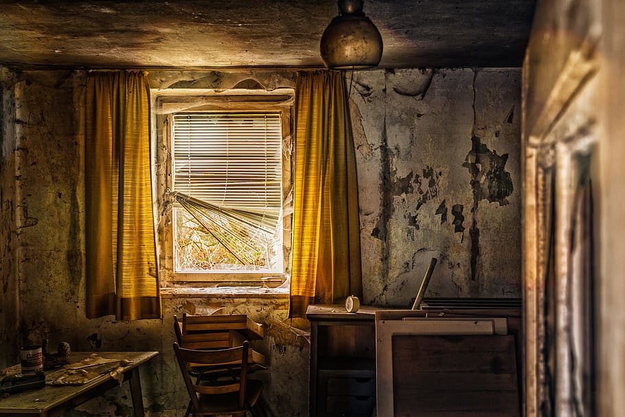 部屋, 黄色, カーテン, 椅子, 窓, リビングルーム, 古い, 失われた場所, 放棄された場所, 古い建物