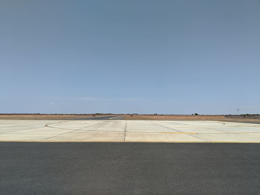 tarmac, runway, aviation, airfield, flying, sky, transportation, road, copy space, asphalt