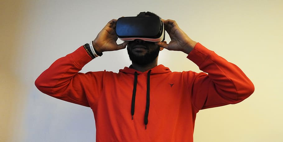 homem, vestindo, óculos de realidade virtual, preto, realidade virtual, engrenagem samsung, tecnologia, futuro, homens, virtual Simulador de realidade