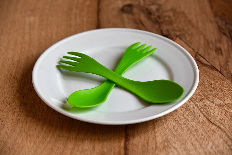hijau, sendok plastik, garpu, atas, putih, piring, porselen, makan, peralatan makan, sendok