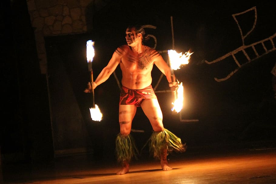 tarian api hawaii, tarian api, hawaii, menyala, mistik, eksotis, pasifik, api, satu orang, panjang penuh