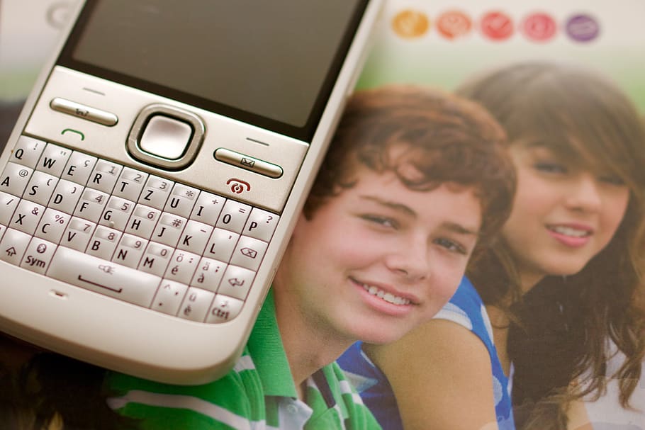 teléfono móvil, juventud, móvil, telefonía, comunicación, redes, conectado, sonriente, tecnología, adulto
