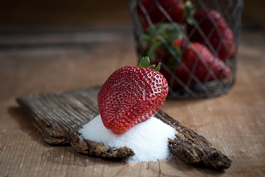 strawberry on sugar, strawberries, red, frisch, ripe, two piece, natural product, eat, nutrition, food