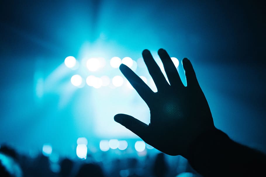 mengangkat, tangan, pesta konser musik, Manusia, konser musik, pesta konser, orang-orang, musik, pesta, panggung - Ruang Pertunjukan