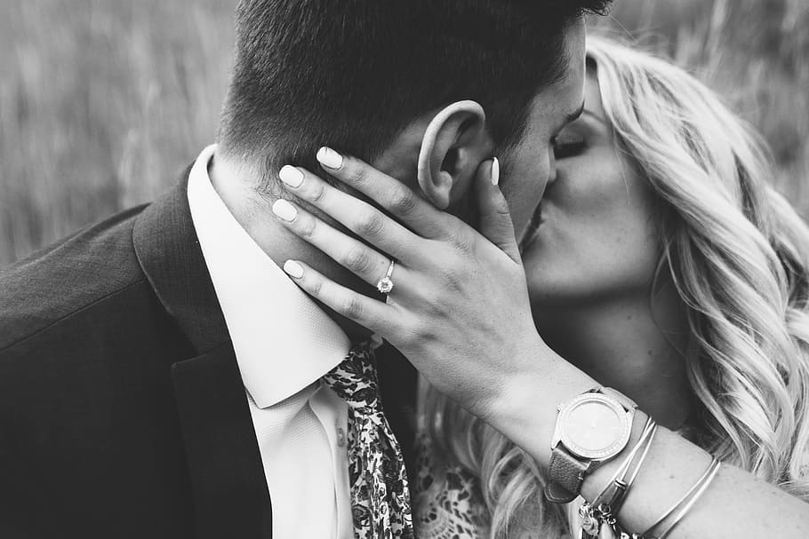 wanita, mencium, pria, pengantin wanita, pasangan, roman, romantis, cinta, pertunangan, cincin