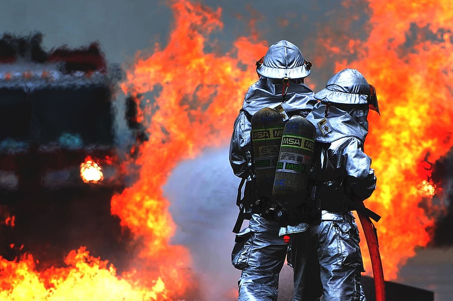 petugas pemadam kebakaran, Pemadam Kebakaran, Pelatihan, api pesawat simulasi, api, panas, berbahaya, peralatan, perlindungan, helm