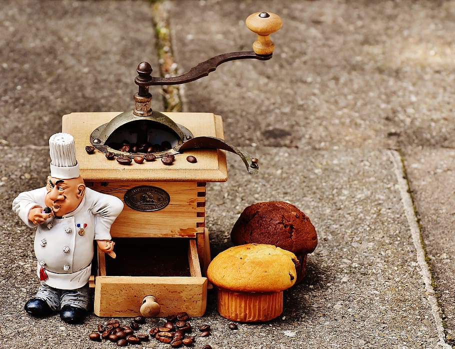 figurine chef, de pie, al lado, horno, miniatura, molinillo, muffin, panadero, figura, pastel