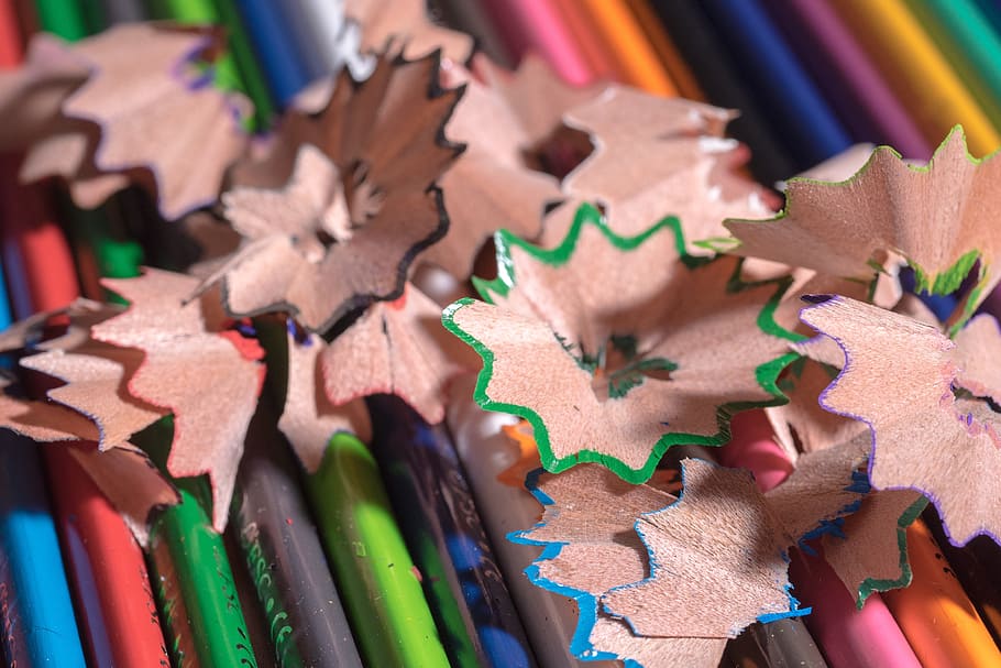 closeup, photography, color pencils, pointed, shavings, holzspähne, spitzer, colored pencils, wooden pegs, pens