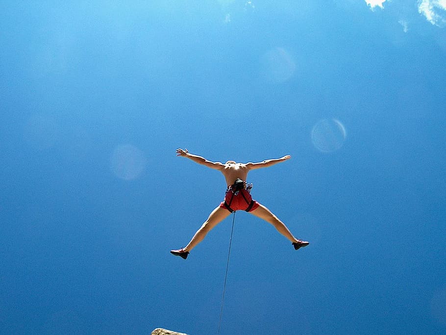 manusia, mengenakan, merah, celana pendek, hitam, harness, bungee, melompat, bungee jumping, memanjat