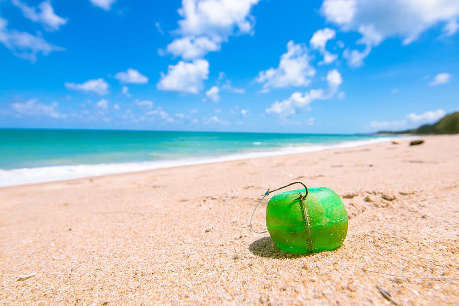 selectivo, fotografía de enfoque, verde, recipiente de plástico, orilla del mar, cebo, bola, mar de Andamán, fondo, bahía