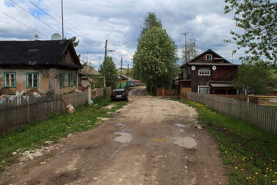 russia, a town, village, countryside, road, house, broken road, backwoods, vegetable garden, fence
