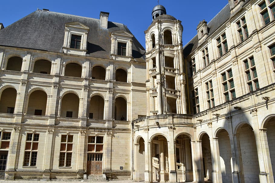 bangunan beton coklat, kamar, château de chambord, tentu saja, tangga spiral, arcade, busur, jendela, pilaster, châteaux de la loire