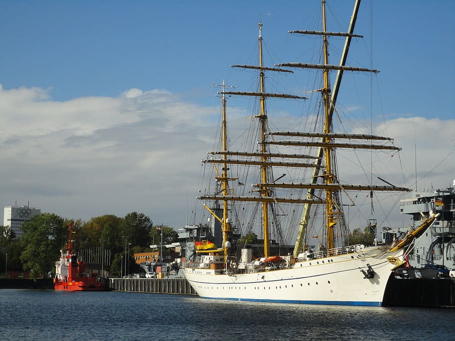 navio à vela, três mastros, mar báltico, céu, nuvens, porto, embarcação náutica, transporte, agua, modo de transporte