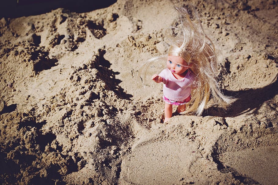 pantai, pasir, musim panas, boneka, mainan, gadis, masa kecil, anak, satu orang, orang sungguhan