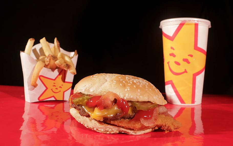 hambúrguer com queijo, batatas fritas, descartável, copo, hambúrguer, fast food, comida e bebida, comida, tirar comida, alimentação não saudável