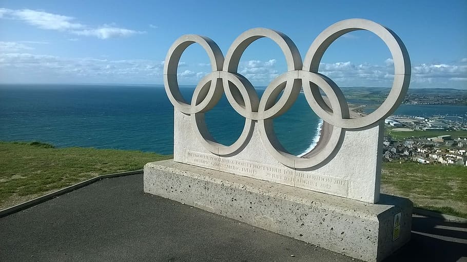 gris, hormigón, estatua olímpica, anillos olímpicos, mar, Portland, cielo, weymouth, sur de inglaterra, escénico