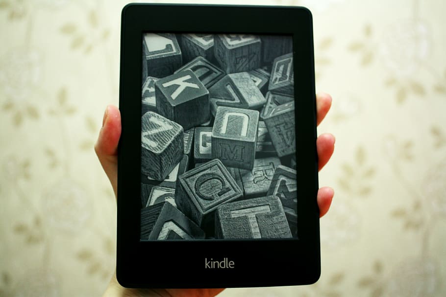 person, holding, black, kindle, e-boor reader, paper white, touchscreen, electronic book, modern, technology