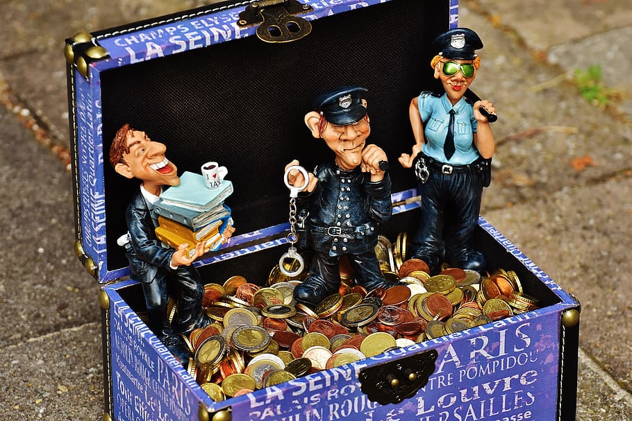 2, 警察, 立っている, 胸, コインの装飾, 税金, 脱税, 手錠, 詐欺, 税務コンサルタント