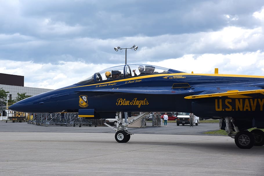 Blue Angels, F-18, Air Show, transportation, airport runway, outdoors, airport, day, built structure, mode of transportation