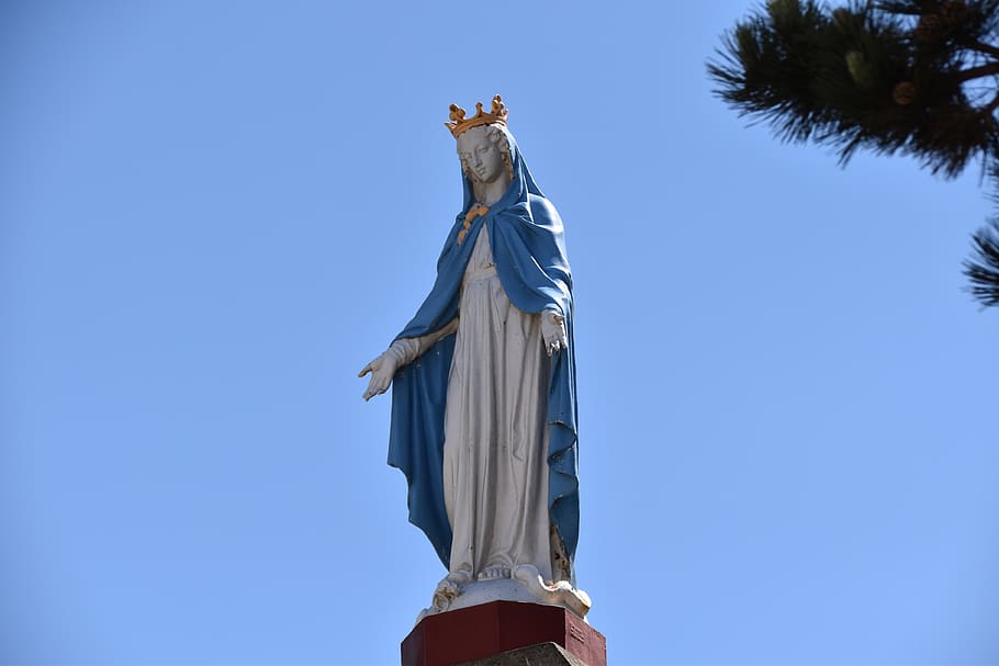nuestra señora de la guardia, monumento religioso, creencia, religión, protección de la marina, pescadores, cherrueix france bretagne, cielo azul, estatua, vista de ángulo bajo