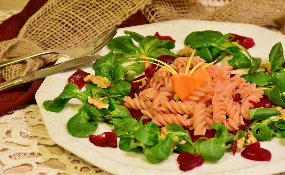 plate, pasta, green, herbs, beetroot, lamb's lettuce, noodles, pasta salad, green salad, salad
