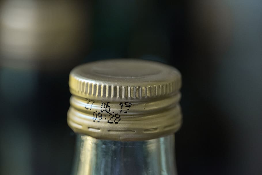 closure, screw-on cap, bottle, glass bottle, drink, water bottle, close-up, indoors, glass - material, jar
