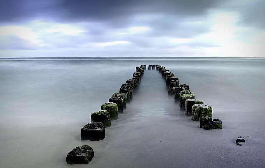 foto de lapso de tiempo, línea costera, piedras, rompeolas, mar, playa, la costa, cielo, el mar Báltico, Polonia