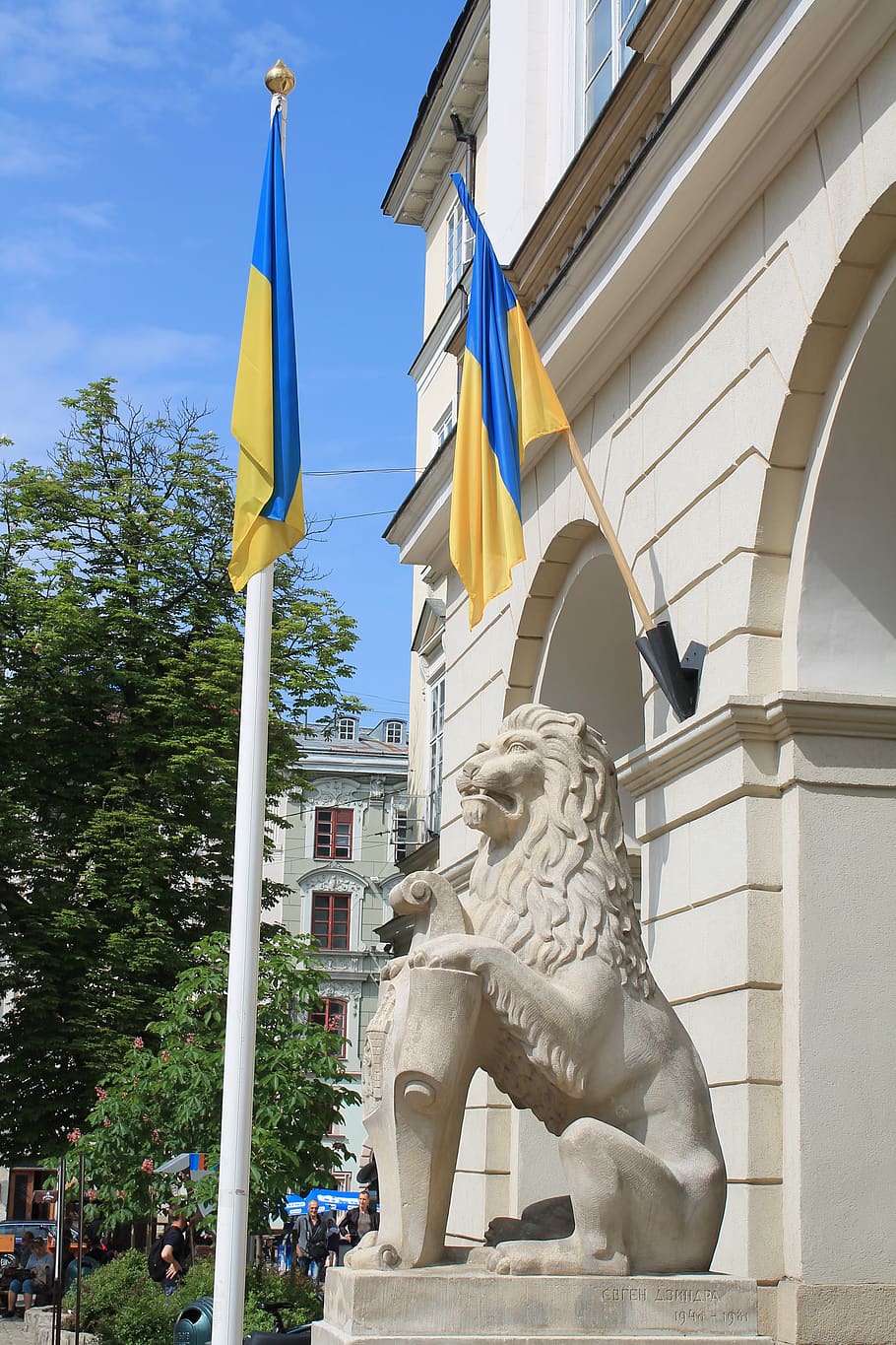 ukrainian flag, ukraine, lviv, city hall, market square, leo, flag, city centre, old town, spring