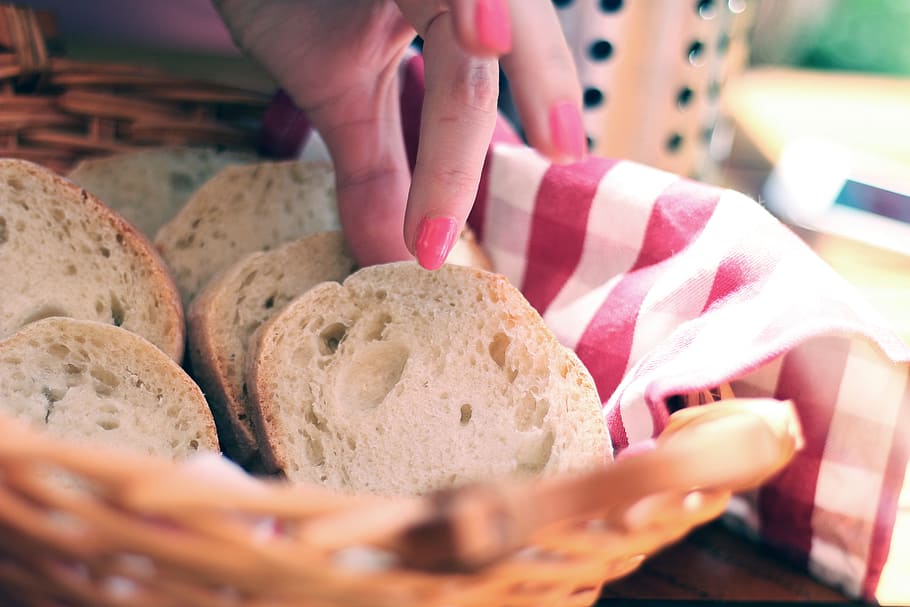 woman picking bread, bread, sliced, slices, hand, grabbing, eating, food, nutrition, basket