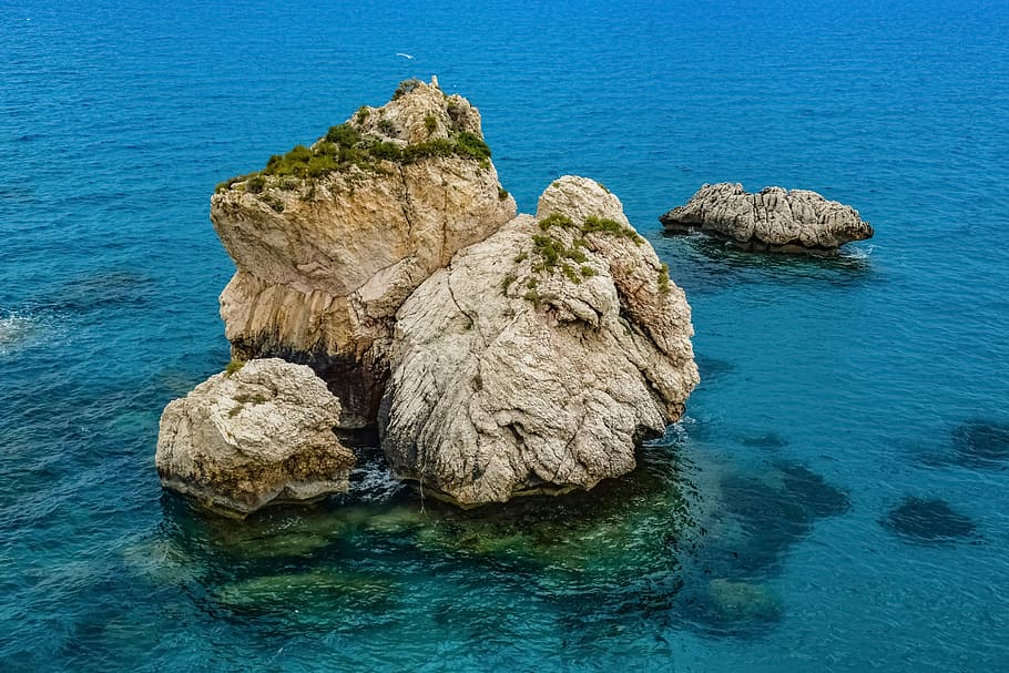 aérea, ver fotografia, ilha, chipre, rocha do afrodito, rocha, pedra, mar, costa, azul