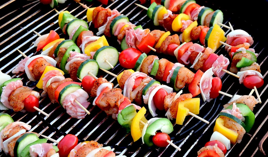 stick, kebab, grilling machine, shish kebab, meat skewer, food, onion, barbecue, bacon, tasty