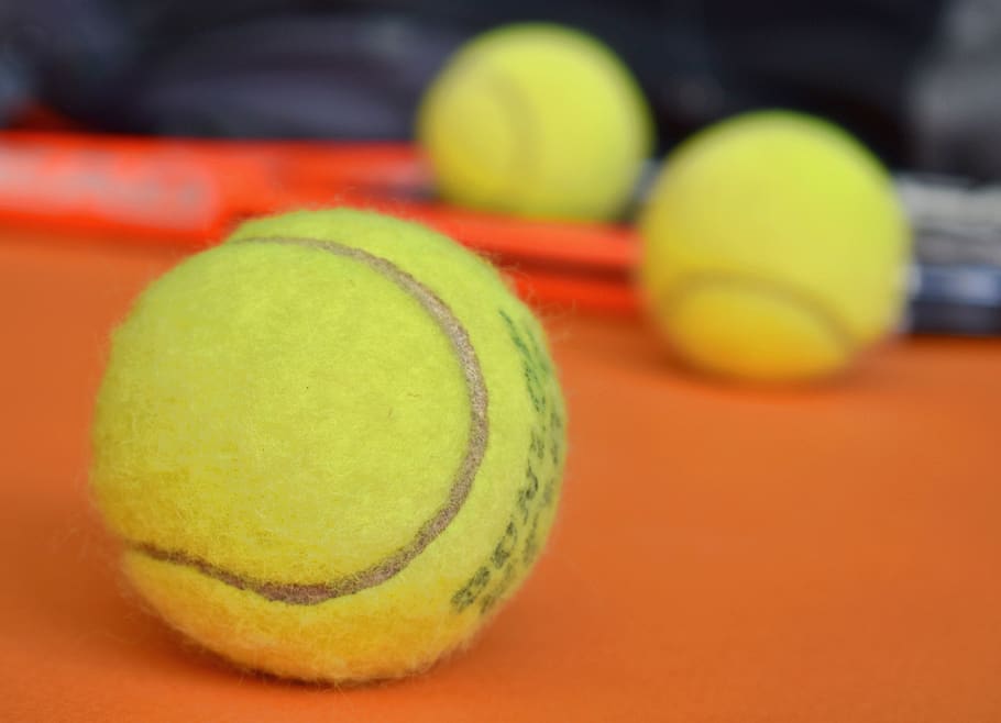 Теннисный мяч. Мячик для тенниса. Теннисный мяч фото. Игры с теннисным мячом.