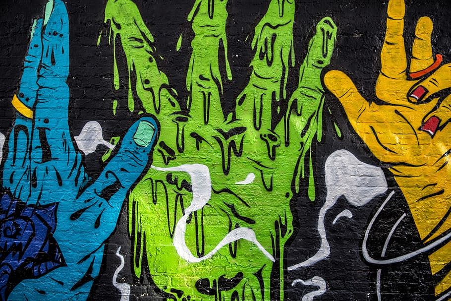 representando, vibrante, colorido, mãos, capturado, parede de tijolos, arte de rua, urbana, grafite, pessoas