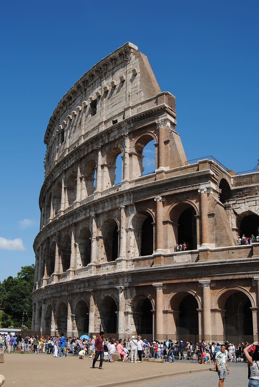 Roma, Italia, Coliseo, Gladiador, gran grupo de personas, multitud, grupo de personas, turismo, historia, arquitectura