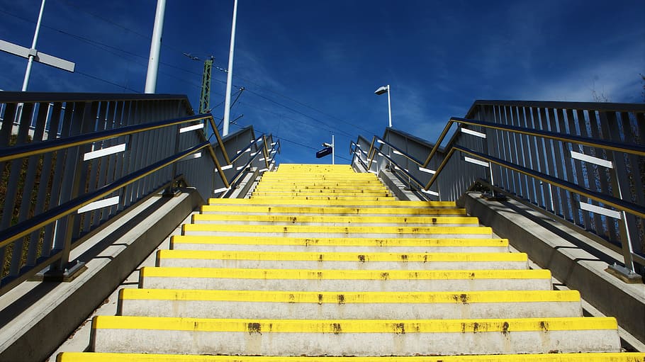 escaleras, amarillo, subida, gradualmente, colores ocres, escalera, escalones, vista de ángulo bajo, industria, al aire libre