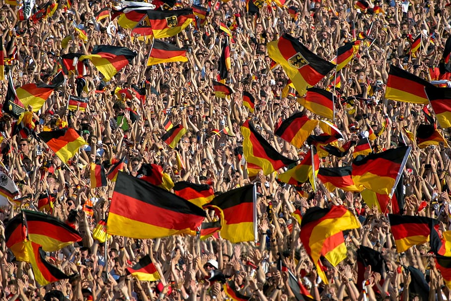 kerumunan, memegang, bendera Jerman, sepak bola, Jerman, bendera, nasionalisme, kejuaraan dunia, pemirsa, sepak bola Jerman