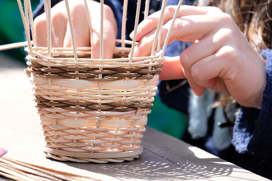 basket, basket weave, wicker basket, hand labor, wattle, close up, food and drink, food, human hand, one person